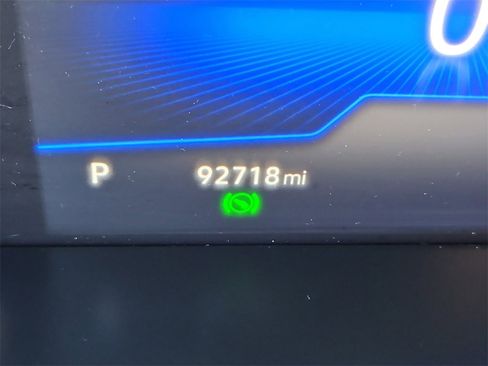 Used 2022 Volkswagen Tiguan SE w/ Panoramic Sunroof Package image 13