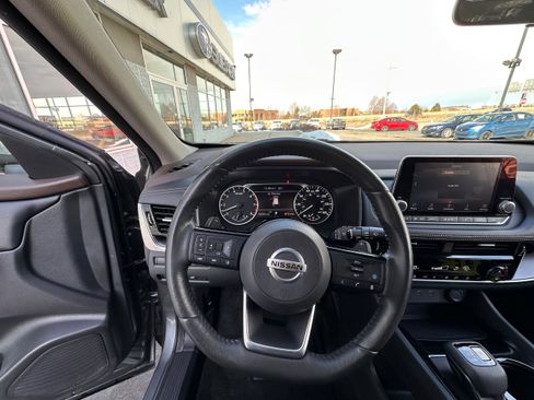 Used 2021 Nissan Rogue SV w/ Premium Package image 14