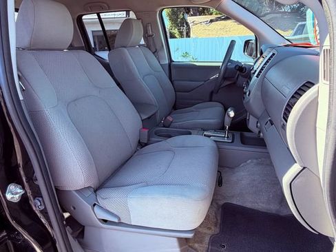 Used 2018 Nissan Frontier SV RWD image 16