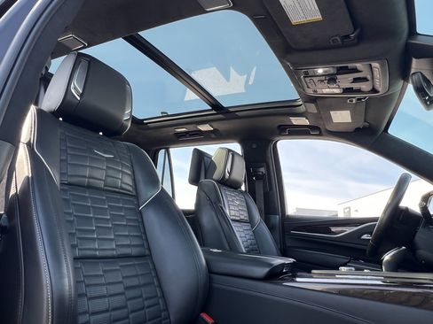 Used 2022 Cadillac Escalade Sport Platinum w/ Heavy-Duty Trailer Package image 29