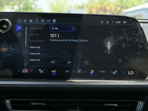 Used 2025 Chevrolet Traverse LT w/ Driver Confidence Package FWD image 20