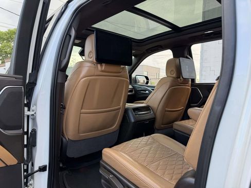 Used 2023 Cadillac Escalade ESV Sport w/ Touring Package AWD/4WD image 21