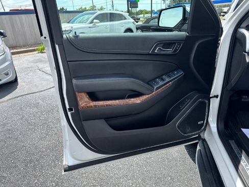 Used 2018 Chevrolet Suburban Premier AWD/4WD image 19