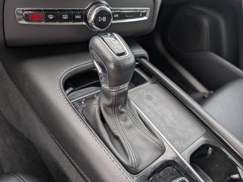 Used 2022 Volvo XC90 T5 Momentum image 15