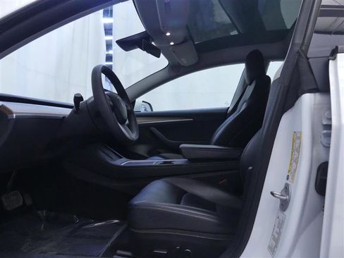 Used 2023 Tesla Model 3 Standard Range image 22