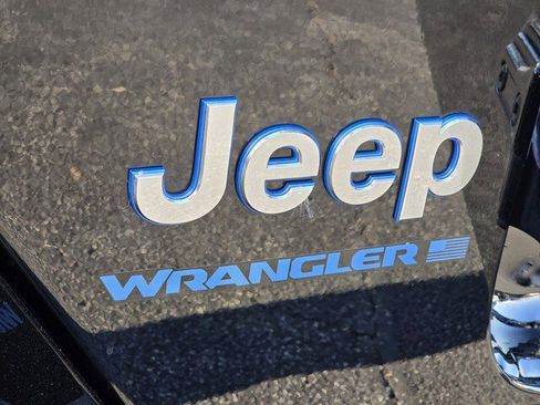 Used 2023 Jeep Wrangler Sahara w/ Cold Weather Group image 34