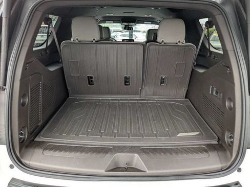 Used 2023 GMC Yukon XL SLT w/ SLT Luxury Package RWD image 13