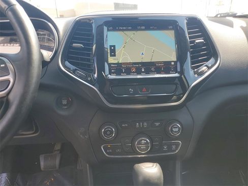 Used 2019 Jeep Cherokee Limited image 23
