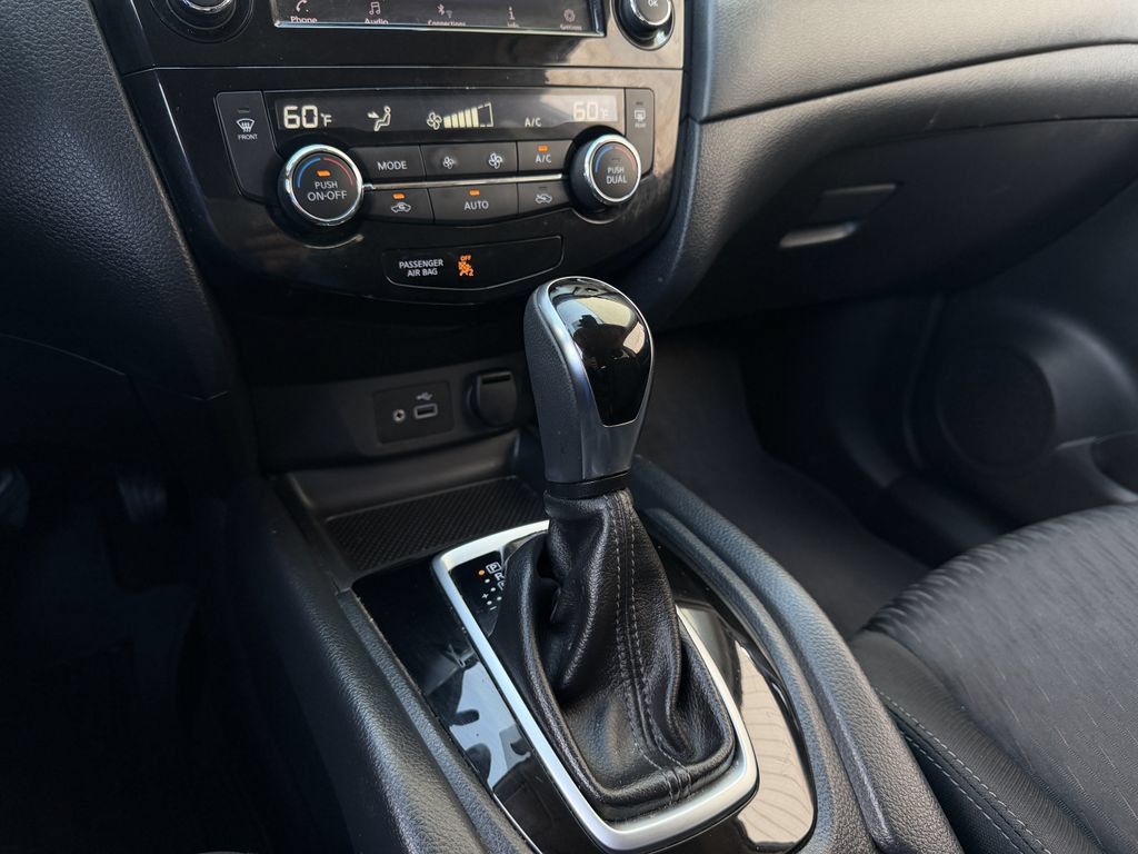 Used 2019 Nissan Rogue SV FWD image 22