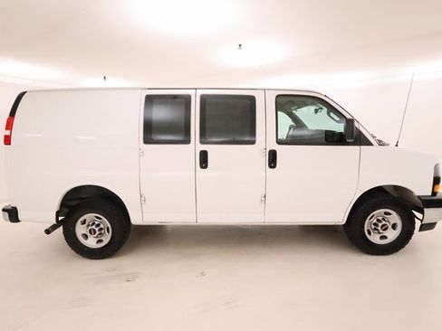 Used 2021 GMC Savana 2500 w/ Driver Convenience Package image 2
