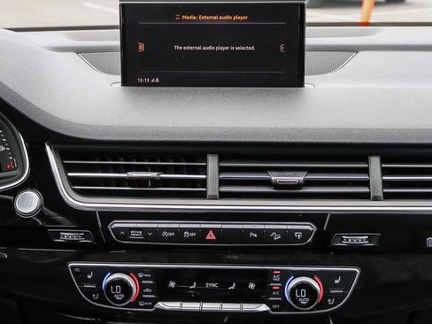 Used 2017 Audi Q7 3.0T Premium Plus AWD/4WD image 18