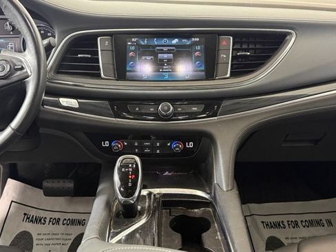 Used 2018 Buick Enclave Essence FWD image 26