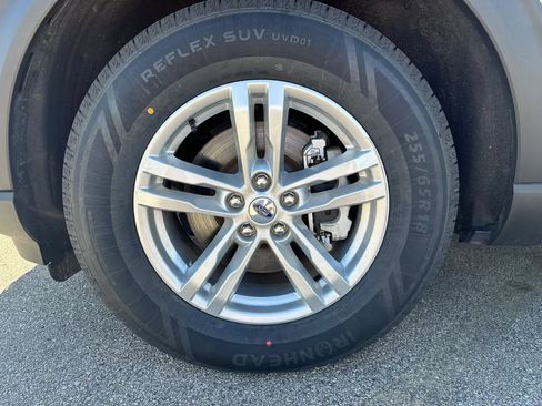 Used 2023 Ford Explorer XLT w/ Equipment Group 202A AWD/4WD image 20