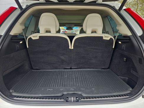 Used 2023 Volvo XC90 B6 Plus image 24
