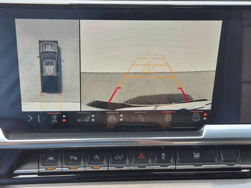 Used 2025 Chevrolet Silverado 1500 High Country w/ Technology Package AWD/4WD image 14
