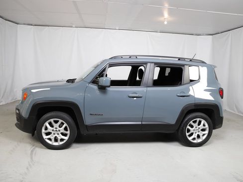 Used 2017 Jeep Renegade Latitude w/ Cold Weather Group AWD/4WD image 21
