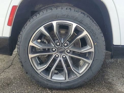 Used 2024 Jeep Grand Wagoneer L Series III w/ HD Trailer Tow Package image 5