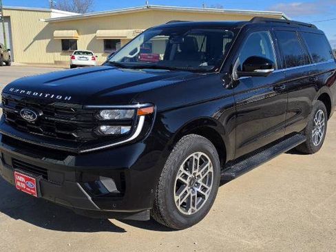 Certified 2025 Ford Expedition Active image 3