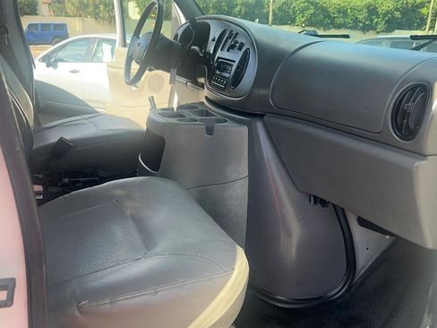 Used 2001 Ford E-250 and Econoline 250 Extended RWD image 25