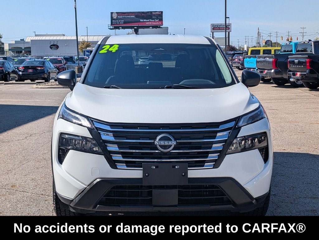 Used 2024 Nissan Rogue S AWD/4WD image 2