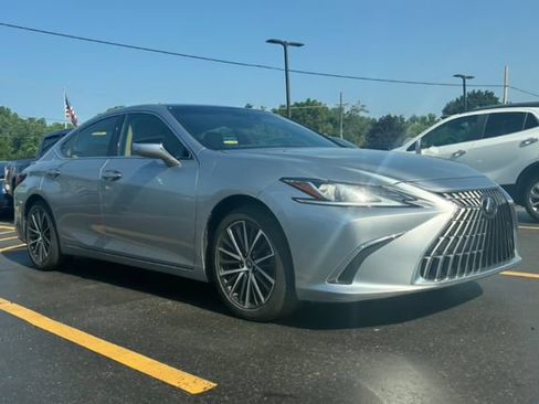 Used 2023 Lexus ES 350 w/ Premium Package FWD image 3