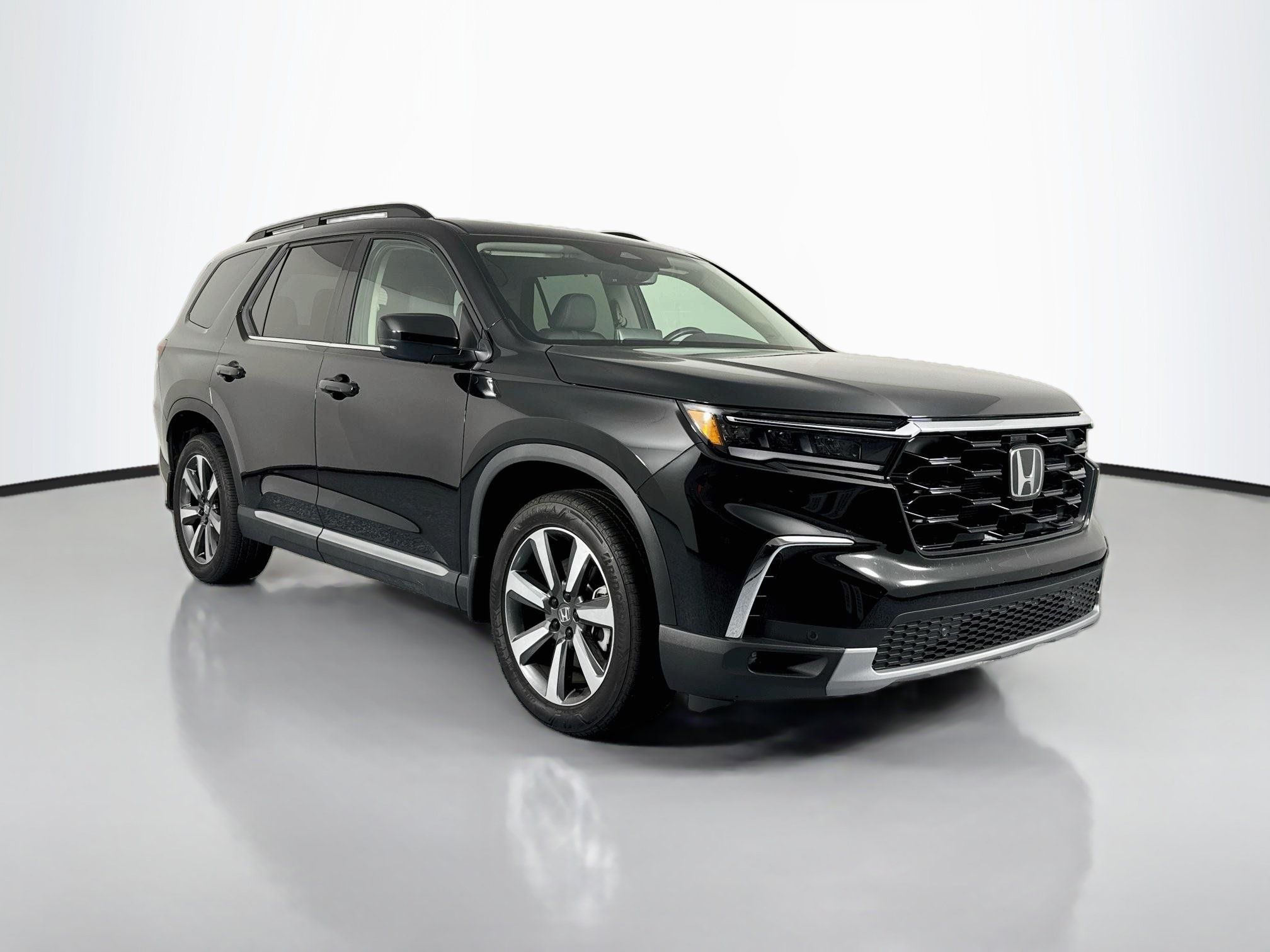 Certified 2024 Honda Pilot Touring image 3