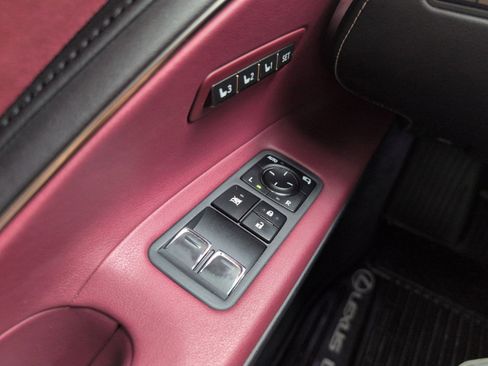 Used 2018 Lexus LC 500 Coupe image 17