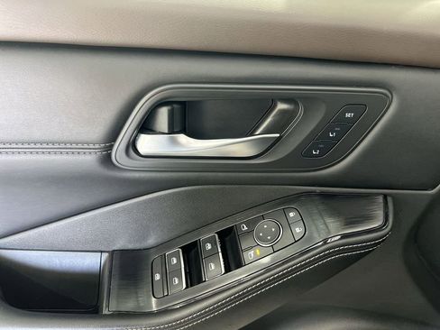 Used 2023 Nissan Rogue SL w/ SL Premium Package image 22