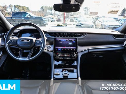 Used 2024 Jeep Grand Cherokee Limited image 31