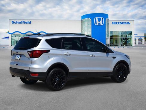 Used 2019 Ford Escape SE image 3