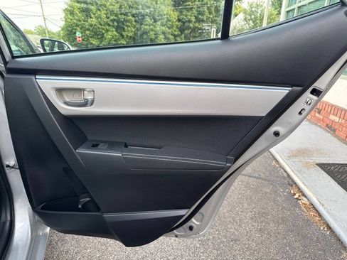 Used 2014 Toyota Corolla LE FWD image 19