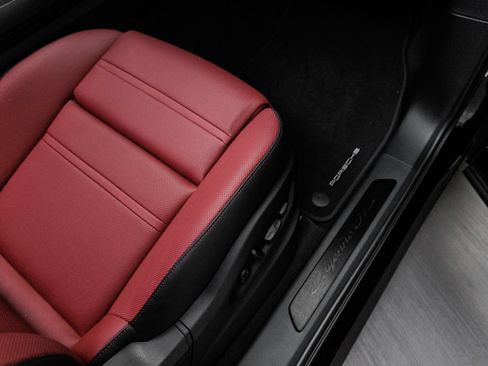 Certified 2026 Porsche Cayenne GTS AWD/4WD image 40