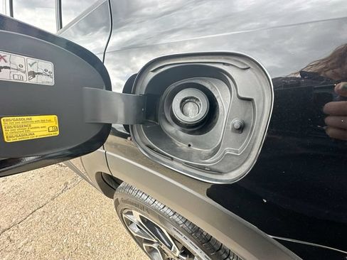 Used 2025 Chevrolet Trax RS w/ Driver Confidence Package FWD image 44
