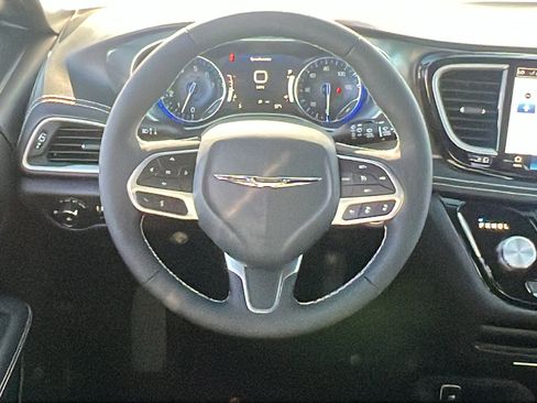 New 2026 Chrysler Pacifica Select image 21