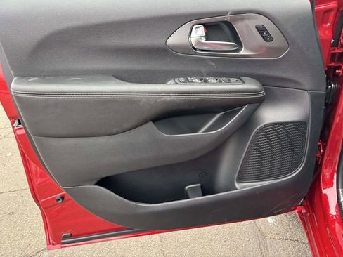 New 2026 Chrysler Pacifica Select w/ S Appearance Package image 15