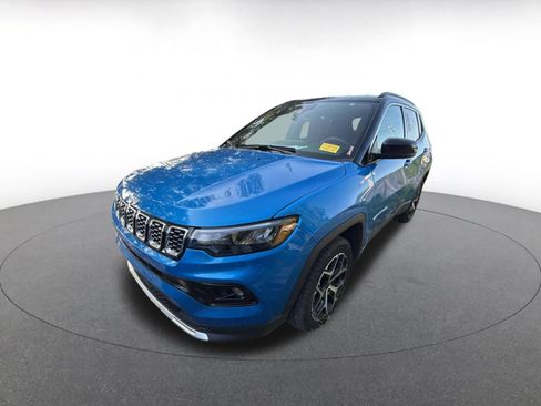 Used 2025 Jeep Compass Limited AWD/4WD image 4