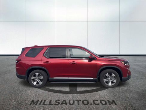 Used 2025 Honda Pilot EX-L image 4