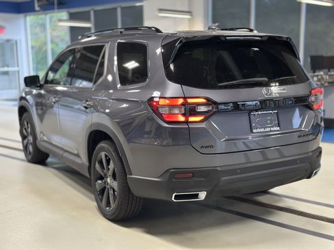 New 2025 Honda Pilot Black Edition image 7