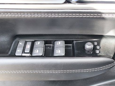 Used 2025 Jeep Wagoneer L Series II w/ 8-pass Seating Package image 41