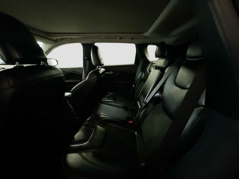 Used 2019 Jeep Cherokee Latitude Plus image 24