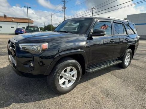 Used 2021 Toyota 4Runner SR5 Premium w/ Moonroof Package AWD/4WD image 4