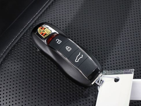 New 2026 Porsche Macan image 23