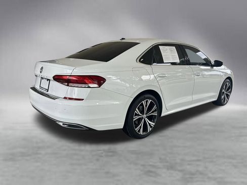 Used 2022 Volkswagen Passat 2.0T SE FWD image 3