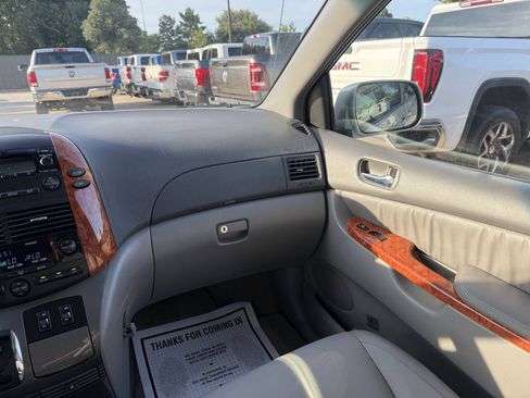 Used 2009 Toyota Sienna XLE FWD image 21