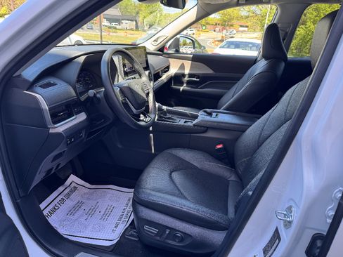 Used 2024 Toyota Grand Highlander AWD image 8