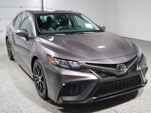 Used 2024 Toyota Camry SE image 5