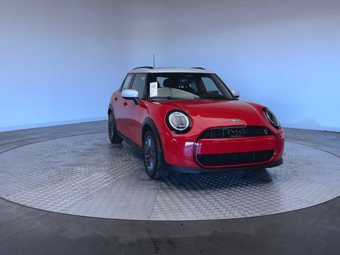 Used 2026 MINI Cooper 4-Door Hardtop FWD image 3