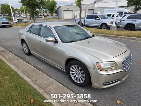 Used 2012 Chrysler 300 RWD image 2