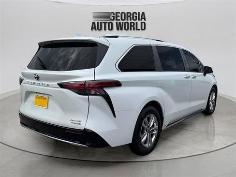 Used 2022 Toyota Sienna Limited FWD image 14