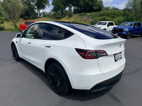Used 2023 Tesla Model Y Long Range AWD/4WD image 8